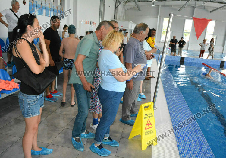 50 деца се състезаваха по плуване като алтернатива на наркотиците в Хасково