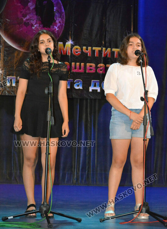 44 младежи се включиха във Фестивала на талантите „Изкуството срещу дрогата“ в Хасково
