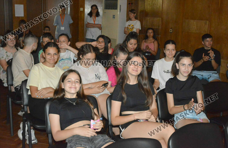 44 младежи се включиха във Фестивала на талантите „Изкуството срещу дрогата“ в Хасково