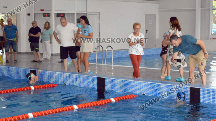 50 деца се състезаваха по плуване като алтернатива на наркотиците в Хасково