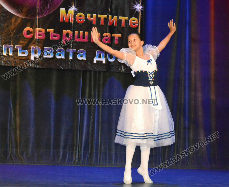 44 младежи се включиха във Фестивала на талантите „Изкуството срещу дрогата“ в Хасково