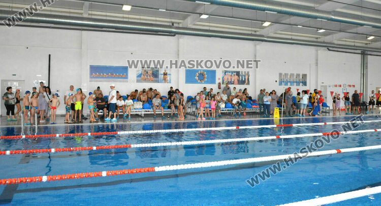 50 деца се състезаваха по плуване като алтернатива на наркотиците в Хасково
