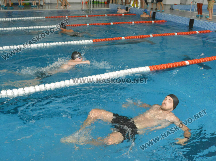 50 деца се състезаваха по плуване като алтернатива на наркотиците в Хасково