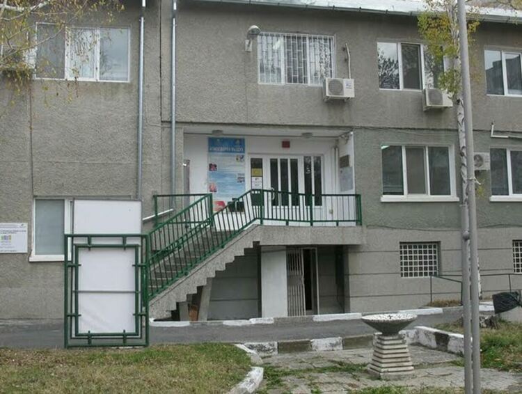 Водата в един от проверените общо осем басейна в община Кърджали е с отклонения в нормите