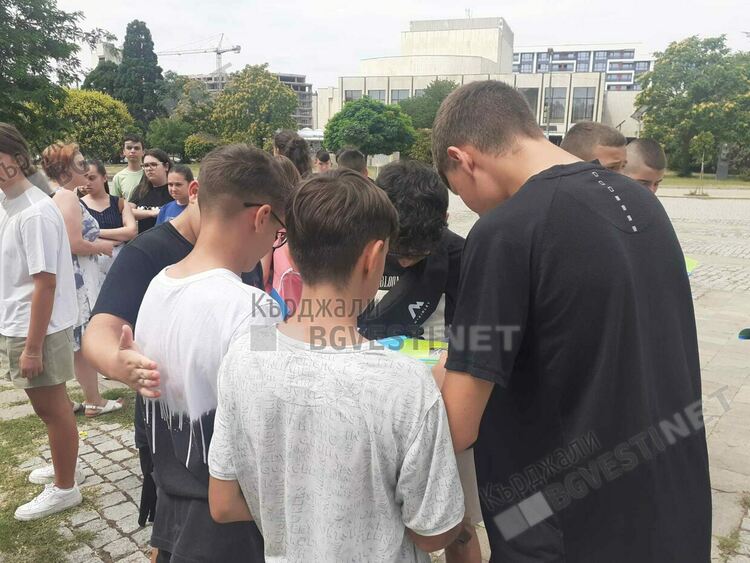 Ученици отправиха послания насочени към борбата с наркотичните вещества 