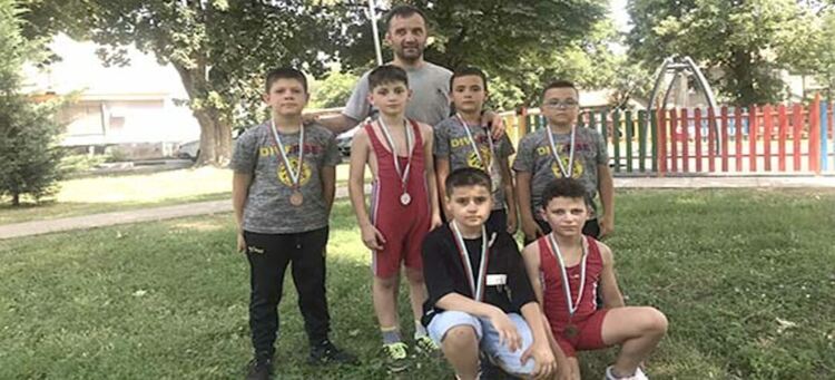 6 медала за борците на „Буря“ на турнир в Стамболийски