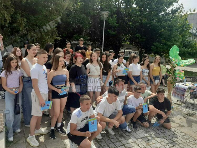 Ученици отправиха послания насочени към борбата с наркотичните вещества 