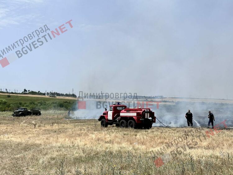 Избухна пожар в димитровградския квартал Изток, спасиха къщи