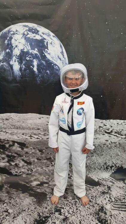 Повече от шестдесет деца от Радомир имаха възможност да посетят фестивала "Ало Космос. Говори България"