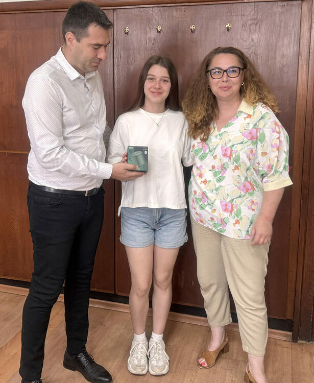 В съда наградиха изявени ученици в конкурса за „Есе по право“