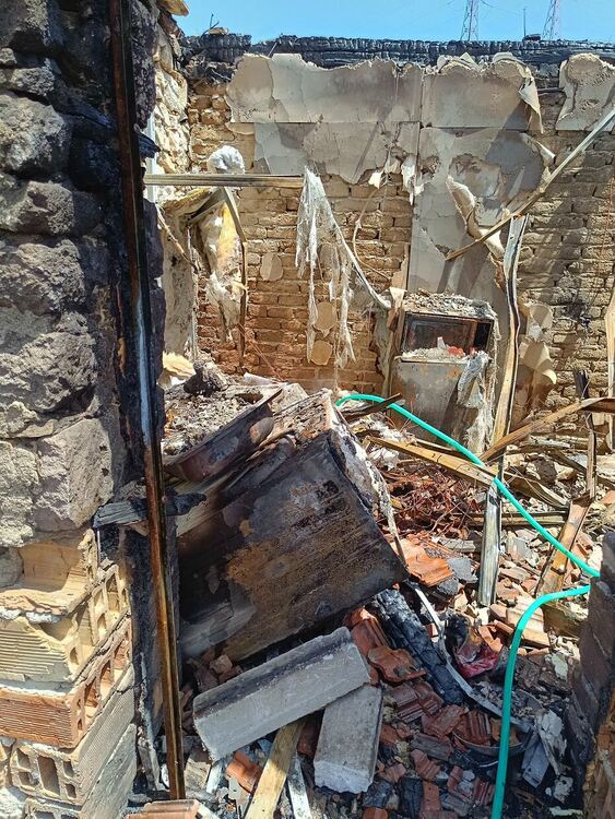 Зов за помощ! След пожар сираци от Стоманово останаха само с дрехите на гърба си 