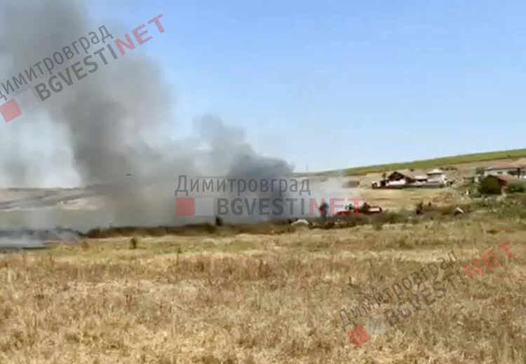 Избухна пожар в димитровградския квартал Изток, спасиха къщи