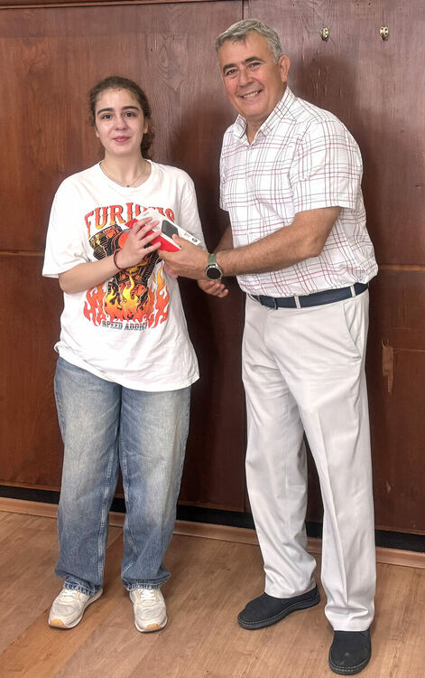 В съда наградиха изявени ученици в конкурса за „Есе по право“