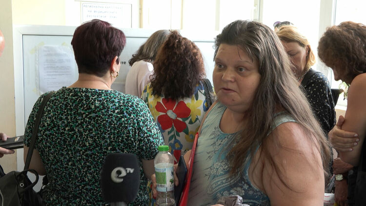 Цяла седмица опашки пред ТЕЛК-а в Хасково 