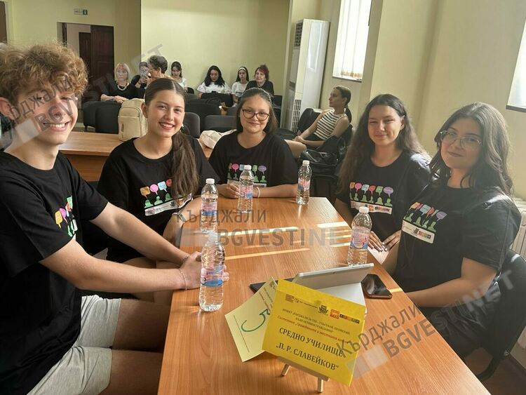 Ученици от Кърджали мериха знания в състезание "Гражданите и местната власт"