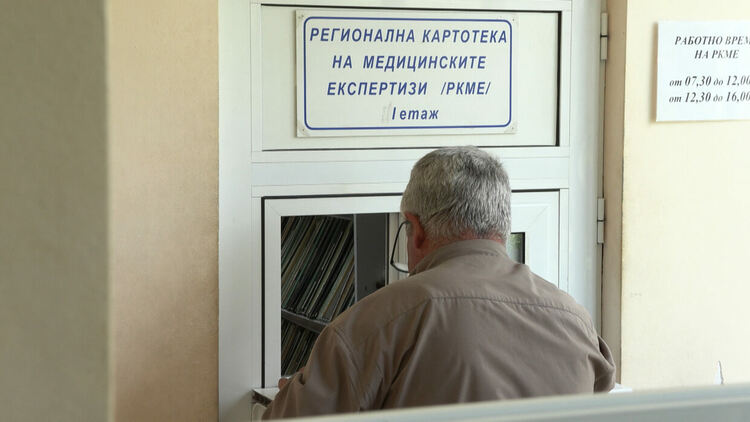 Цяла седмица опашки пред ТЕЛК-а в Хасково 