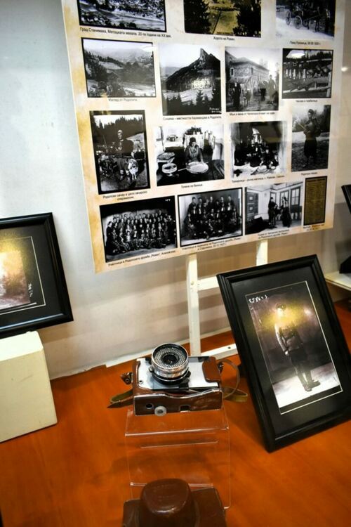 Изложба в Асеновград представи фотографията в миналото и сега 