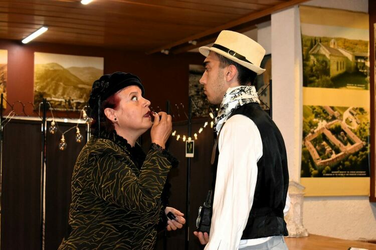 Изложба в Асеновград представи фотографията в миналото и сега 