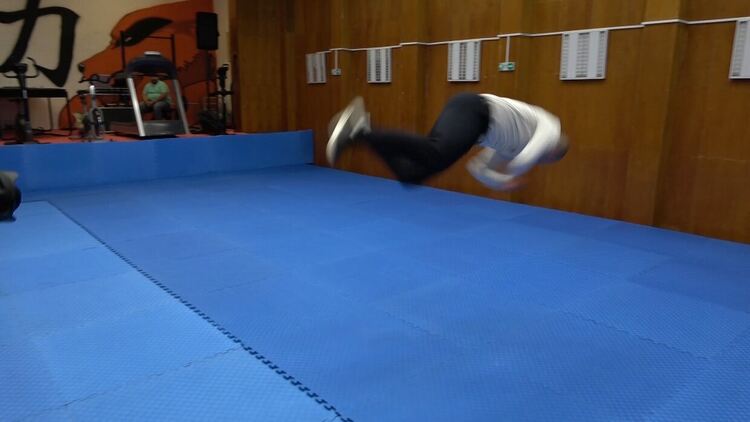 В родопското село Момчиловци откриха първата в България зала за трикинг