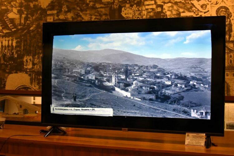 Изложба в Асеновград представи фотографията в миналото и сега 