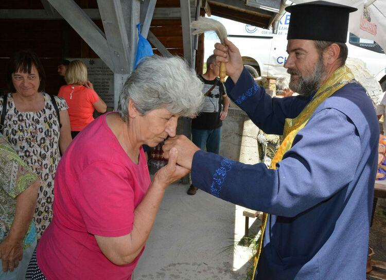 В Конуш почетоха Свети равноапостоли Петър и Павел