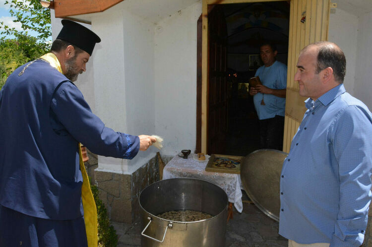 В Конуш почетоха Свети равноапостоли Петър и Павел