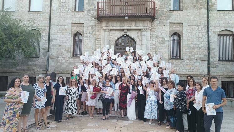 Отличиха изявени ученици и учители от Езиковата на тържествен коктейл