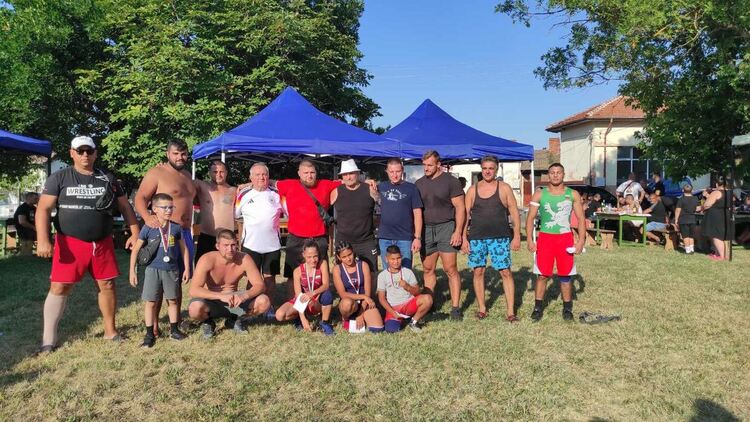 Десетки взеха участие в турнира по борба в Иваново