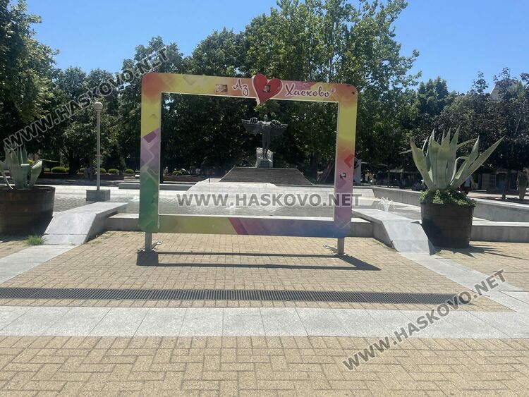 Текат последни приготовления за пускането на шадравана на пл. „Свобода“