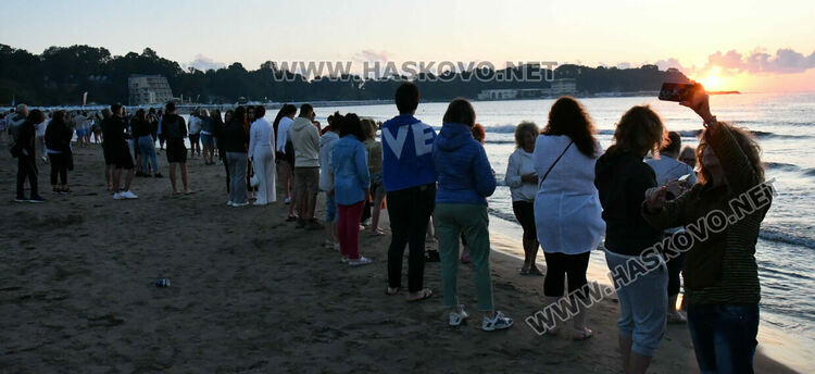 Млади и възрастни посрещнаха Джулай морнинг