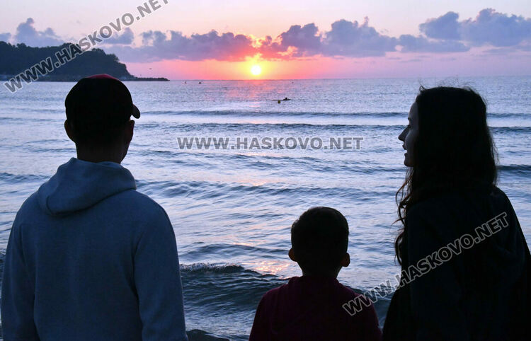 Млади и възрастни посрещнаха Джулай морнинг