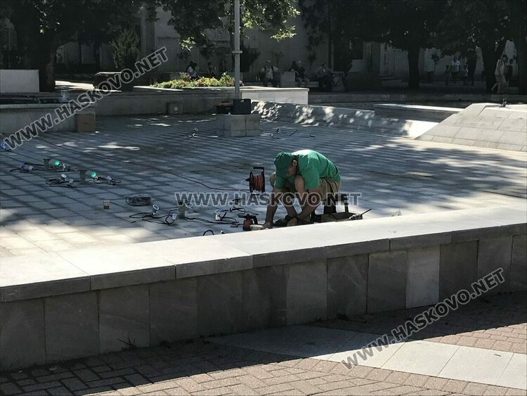 Текат последни приготовления за пускането на шадравана на пл. „Свобода“