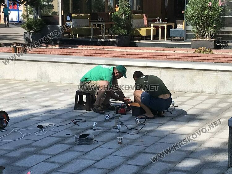 Текат последни приготовления за пускането на шадравана на пл. „Свобода“