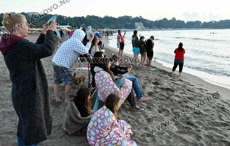 Млади и възрастни посрещнаха Джулай морнинг