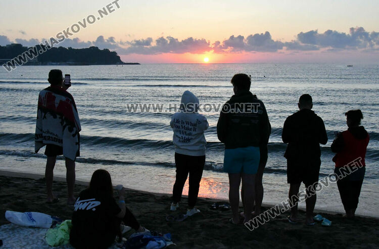 Млади и възрастни посрещнаха Джулай морнинг