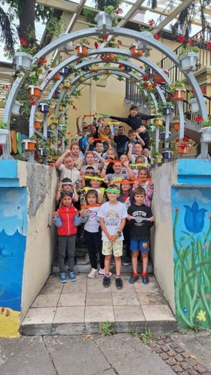 Децата в лятната занималня „Лято в действие“ се включиха активно в отбелязването на Деня за безопасност на движението