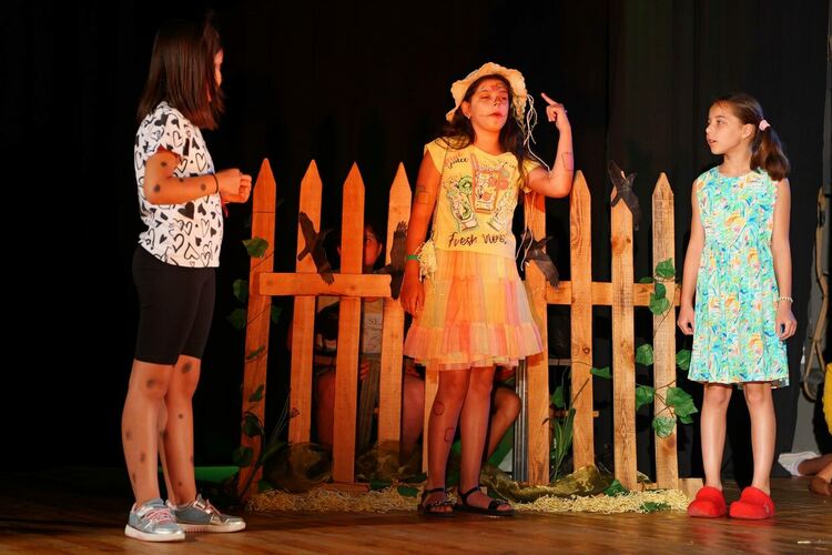 Млади театрали се завърнаха с награди от "Сцена край морето"