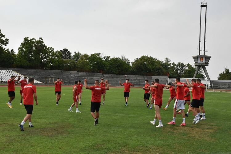 „Саяна Хасково“  започна подготовка, Влади Узунов отново на Ямача