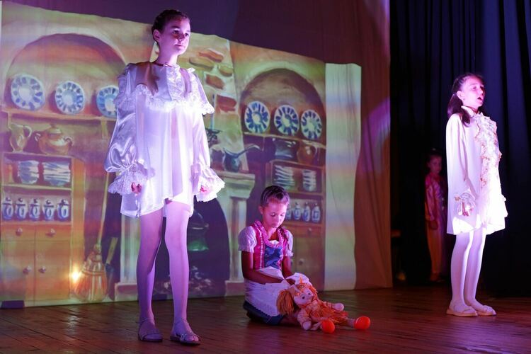 Млади театрали се завърнаха с награди от "Сцена край морето"