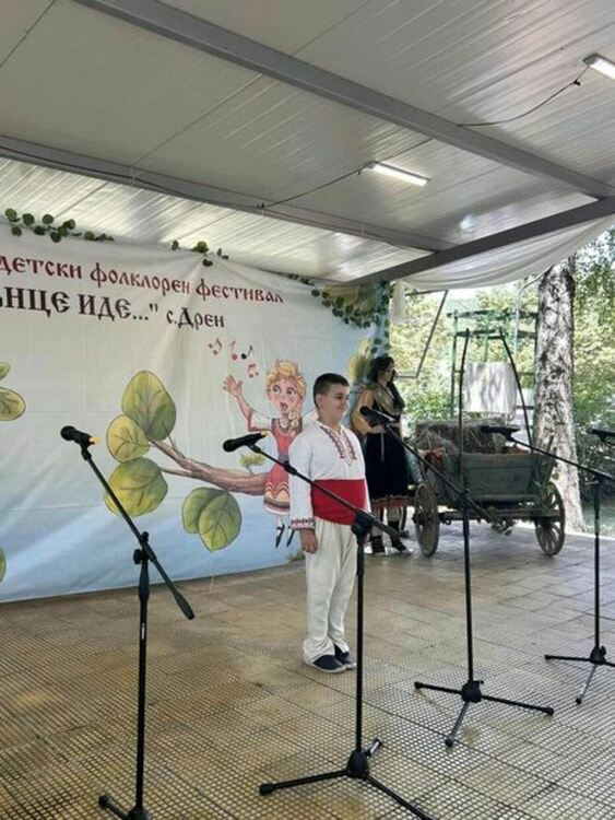 Близо 900 деца взеха участие във фолклорния фестивал „Слънце иде“
