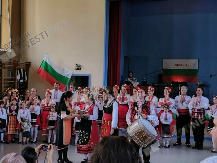 Голям фолклорен празник събра българите в Хамбург,кърджалийката Христина Въчева представи поезията си