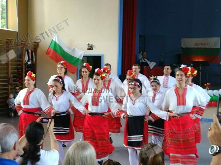 Голям фолклорен празник събра българите в Хамбург,кърджалийката Христина Въчева представи поезията си