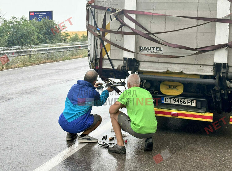 Румънец разби скъп мерцедес в камион между Димитровград и Хасково