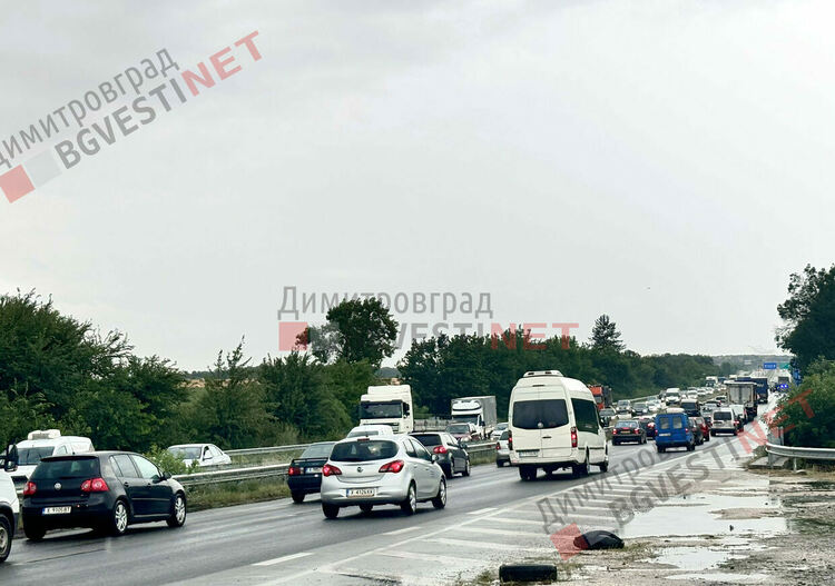 Румънец разби скъп мерцедес в камион между Димитровград и Хасково