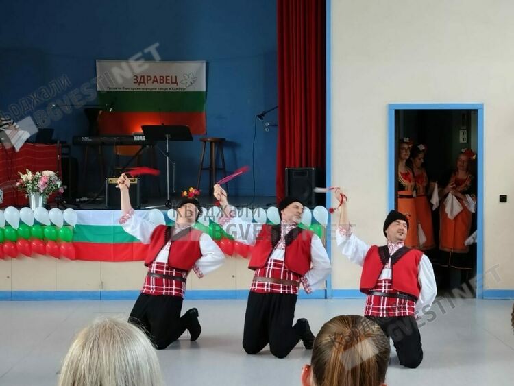 Голям фолклорен празник събра българите в Хамбург,кърджалийката Христина Въчева представи поезията си