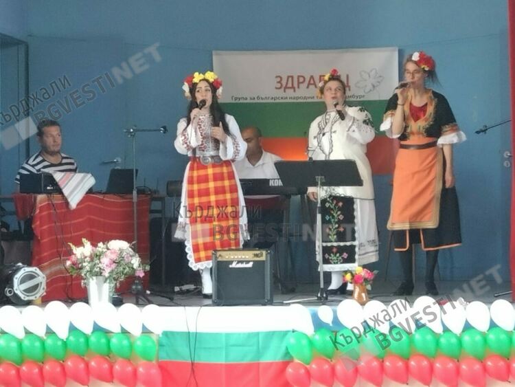 Голям фолклорен празник събра българите в Хамбург,кърджалийката Христина Въчева представи поезията си