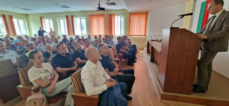 По повод празника на служителите в МВР в Областната дирекция се проведе тържествено събрание