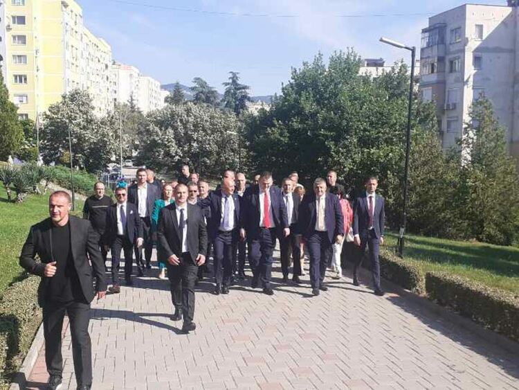 Политическата криза в България не подмина ДПС,под въпрос е етническия мир в страната