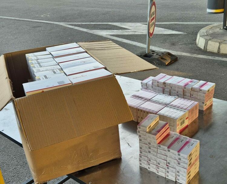 Откриха над 114 000 контрабандни лекарства в товарен автомобил