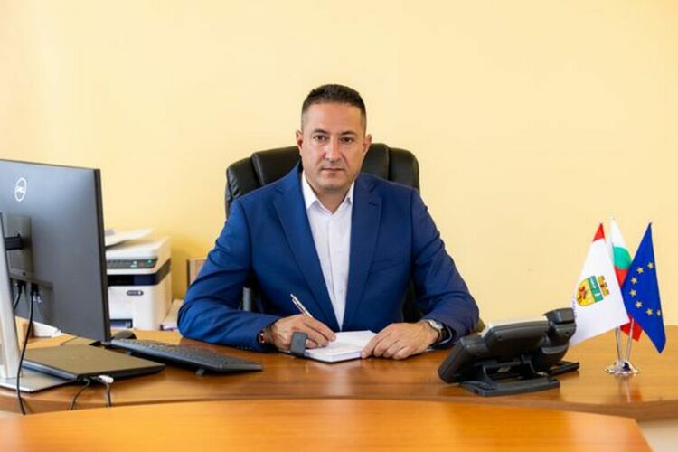  „Радомирци вода газат а жадни одат.“